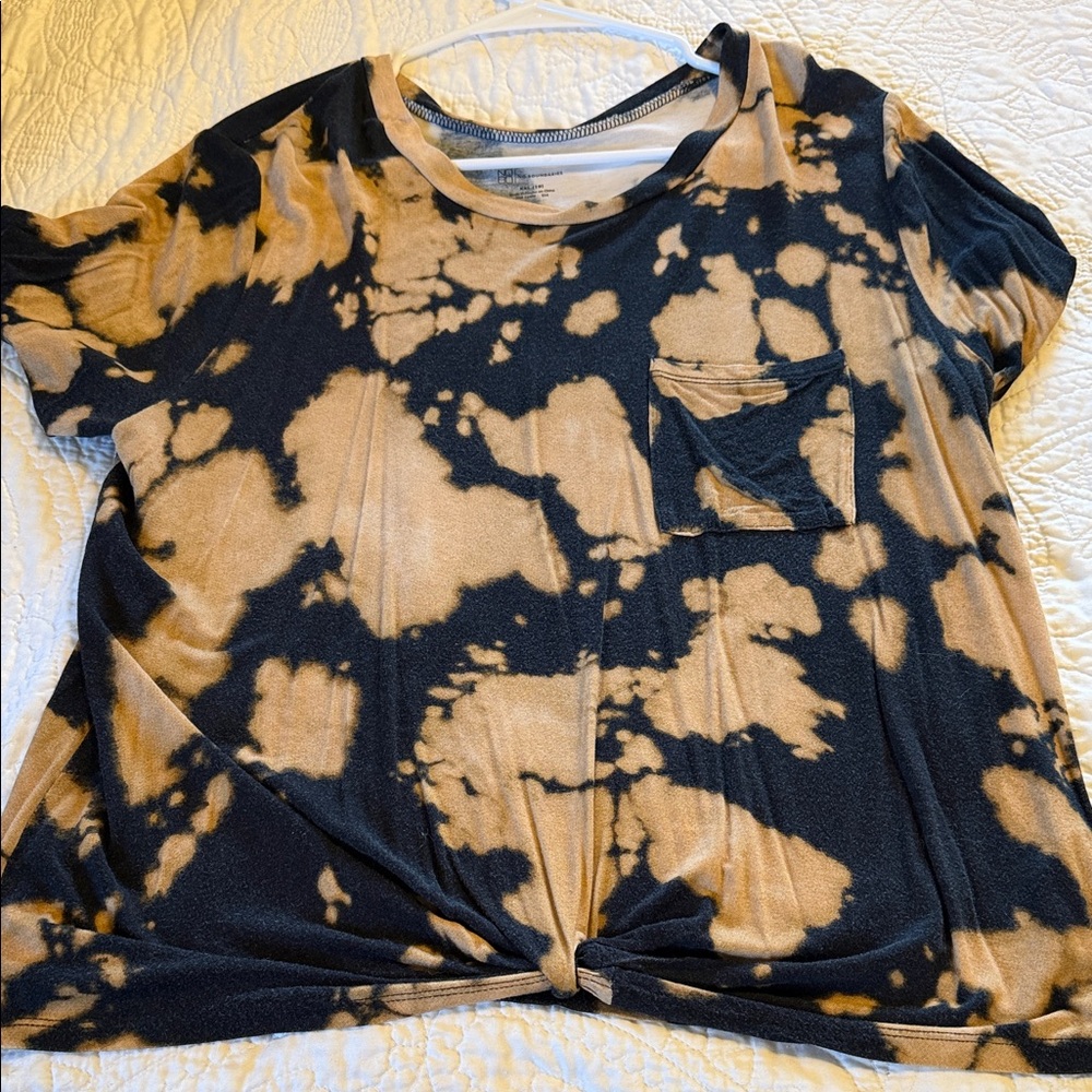 No Boundaries Black and Tan Tie-Dye Short Sleeve Tee